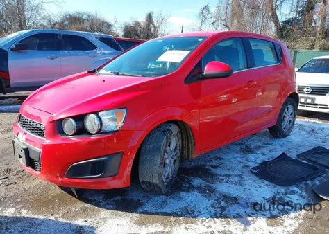 2015 Chevrolet Sonic Lt Auto z USA, uszkodzony, nr VIN 1G1JC6SHXF4158633